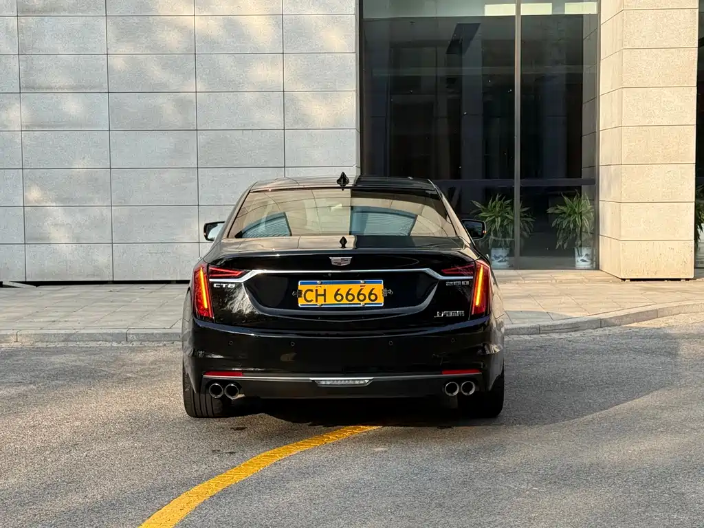 Cadillac CT6 — фото 19