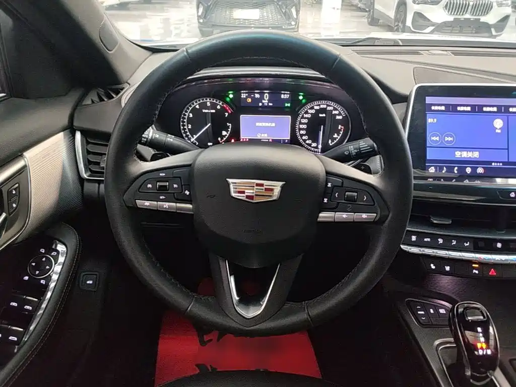 Cadillac CT5 — фото 11