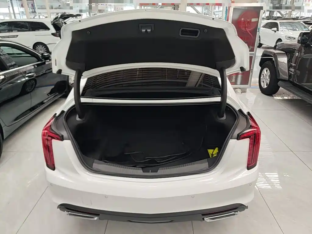 Cadillac CT5 — фото 19