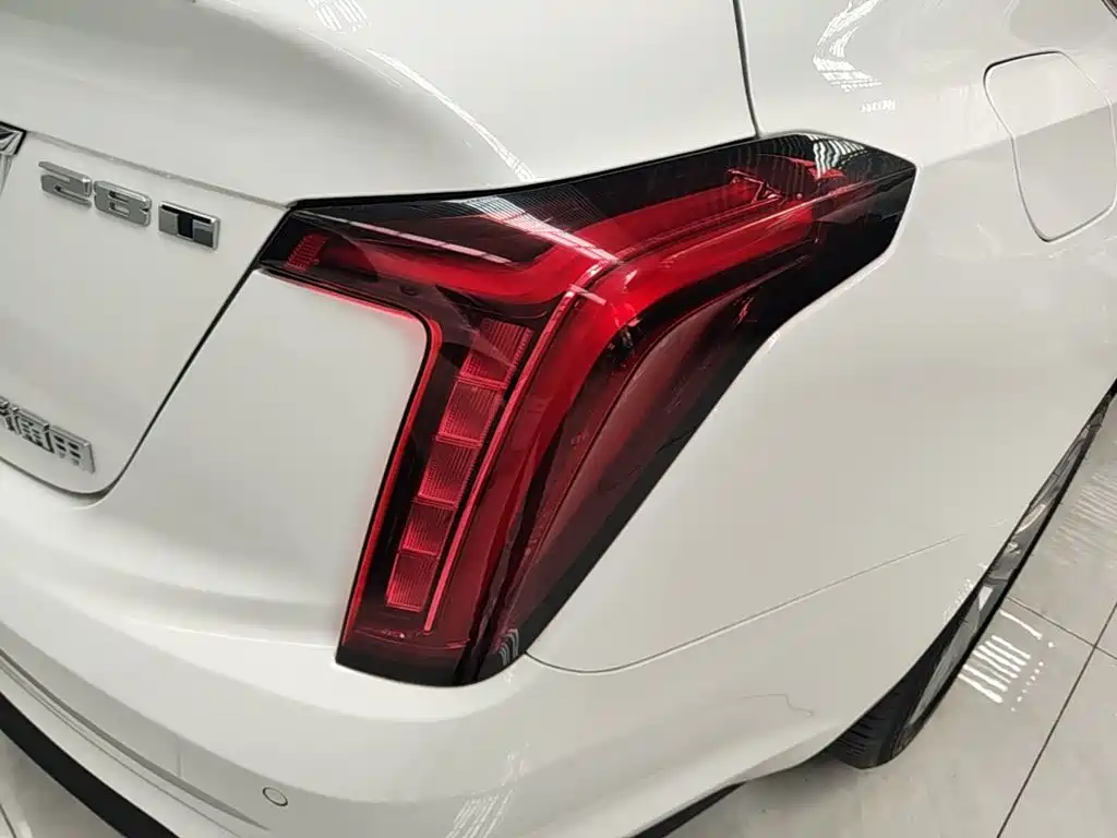 Cadillac CT5 — фото 8