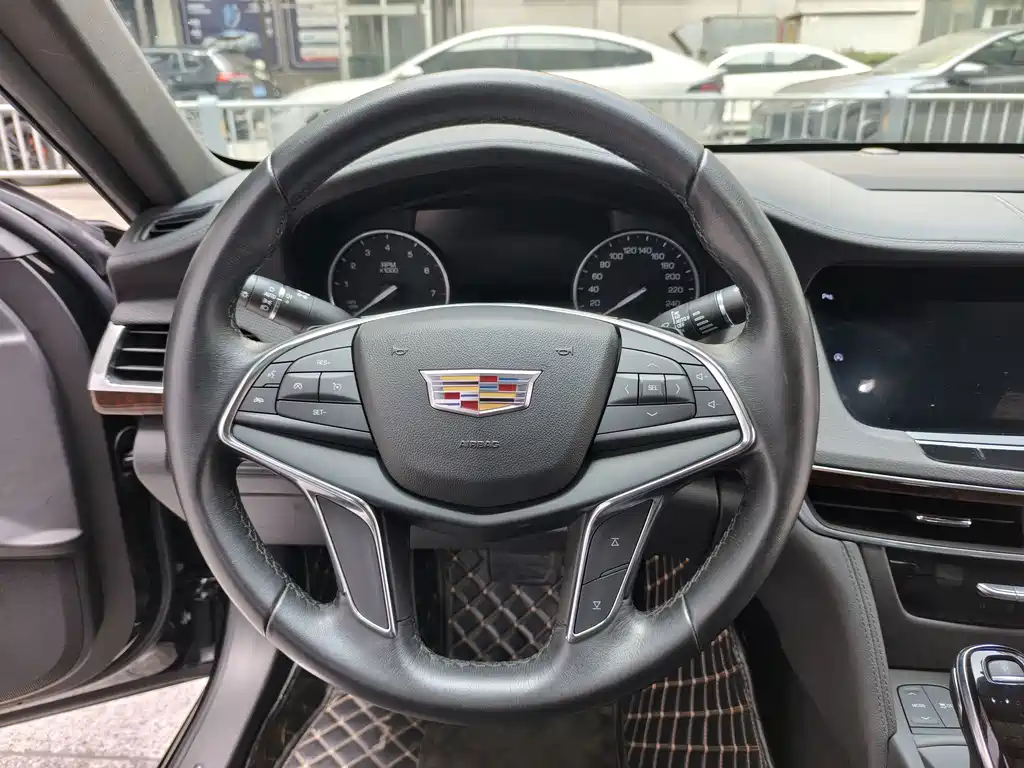Cadillac CT6 — фото 13