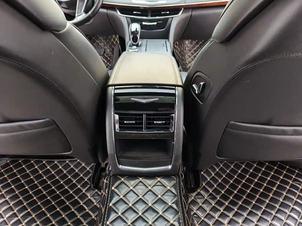 Cadillac CT6 — фото 14
