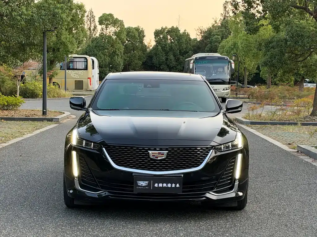 Cadillac CT5 — фото 2