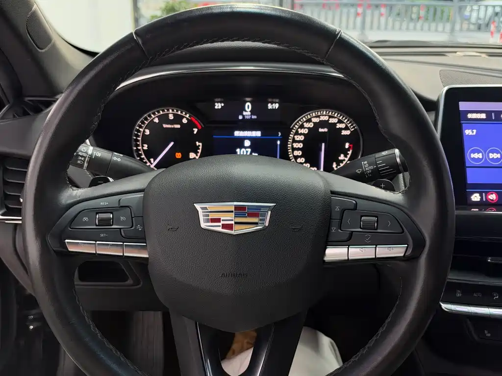 Cadillac CT5 — фото 15
