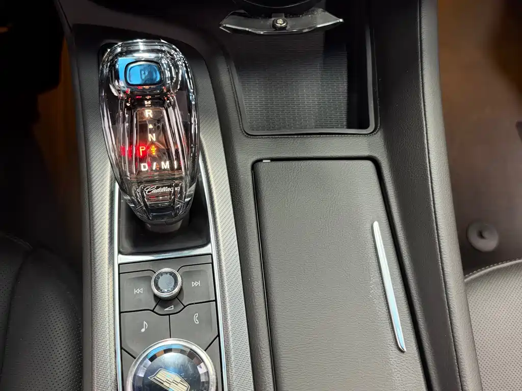 Cadillac CT5 — фото 20