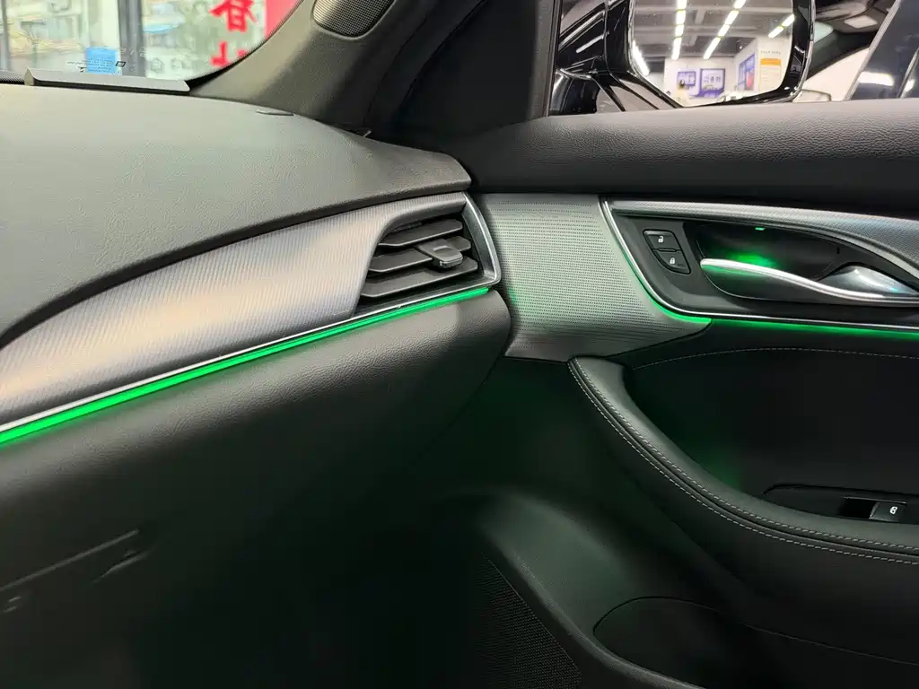 Cadillac CT5 — фото 21