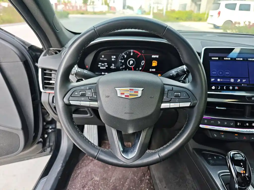 Cadillac CT5 — фото 11