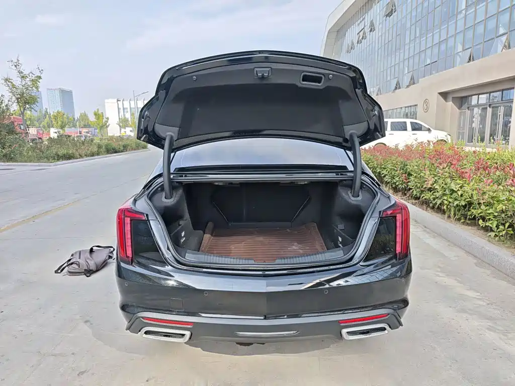 Cadillac CT5 — фото 19