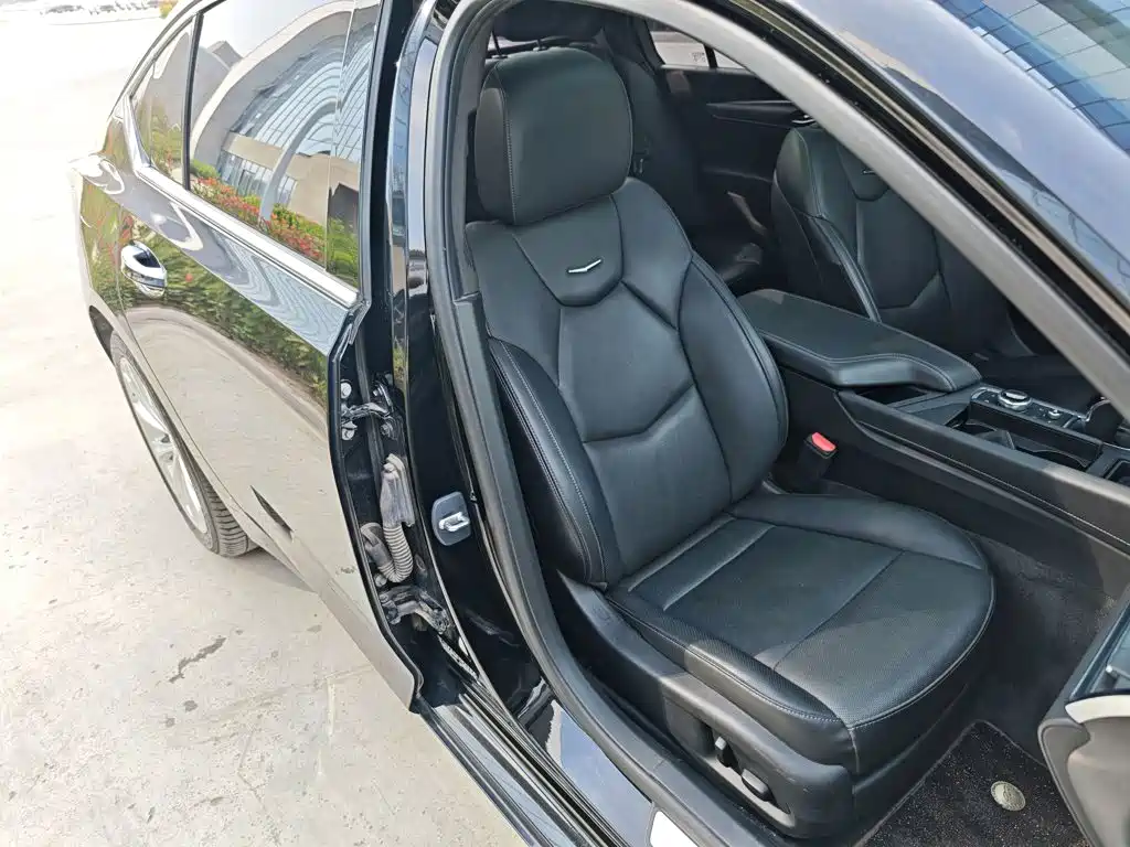Cadillac CT5 — фото 25