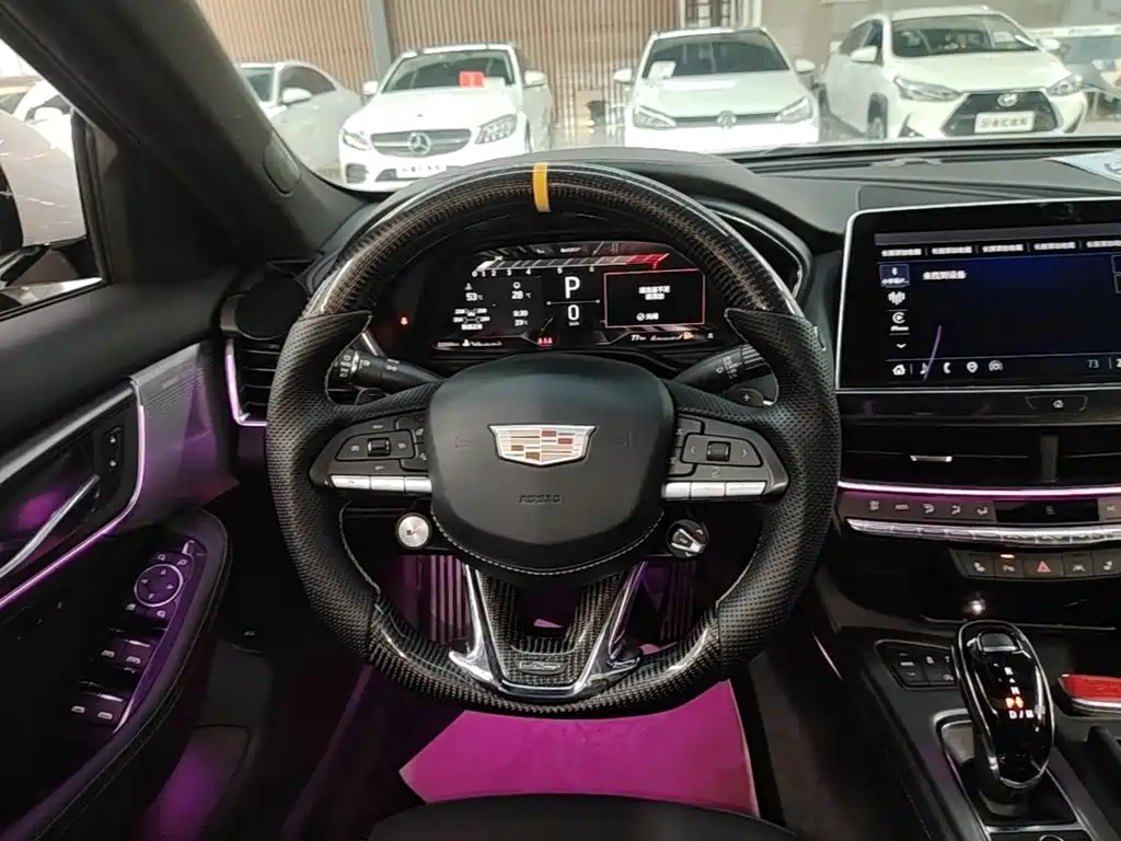 Cadillac CT5 — фото 11