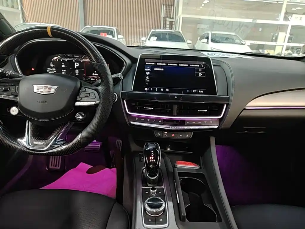 Cadillac CT5 — фото 13