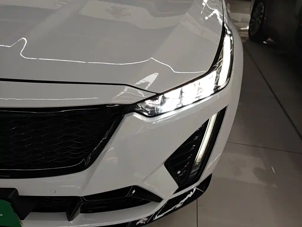 Cadillac CT5 — фото 24