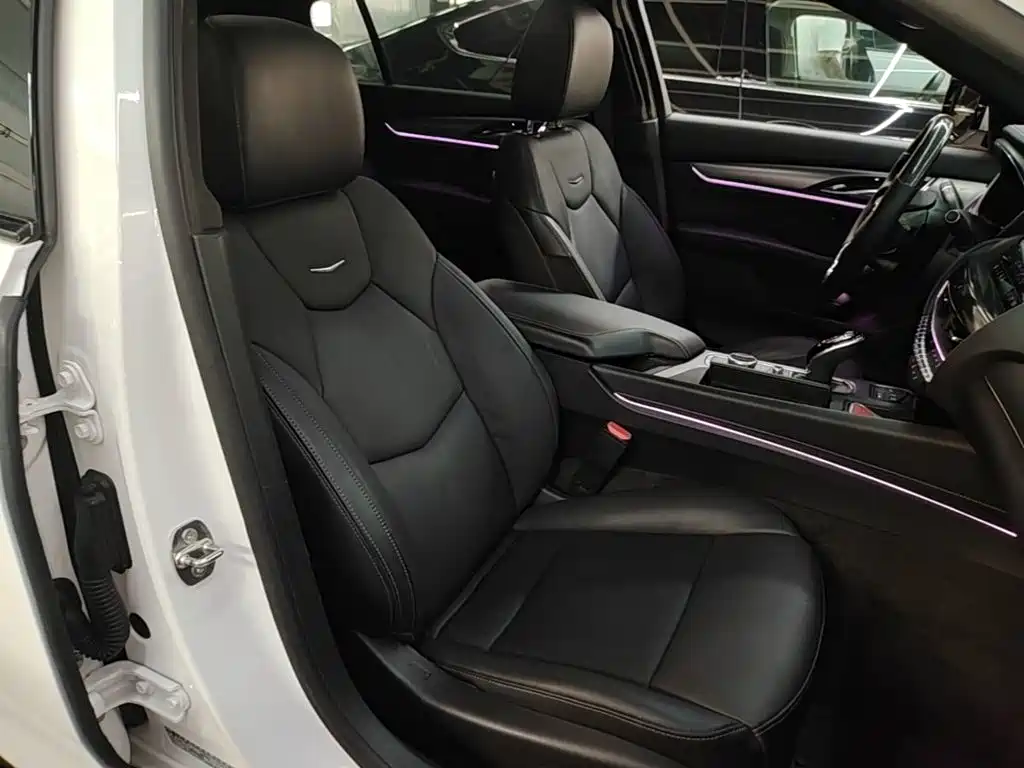 Cadillac CT5 — фото 25