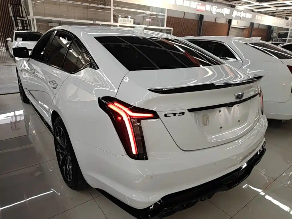 Cadillac CT5 — фото 5