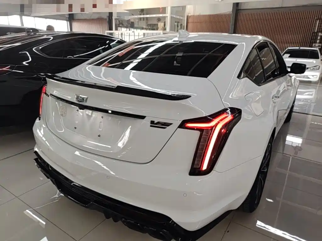 Cadillac CT5 — фото 7