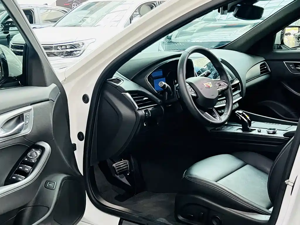 Cadillac CT5 — фото 4