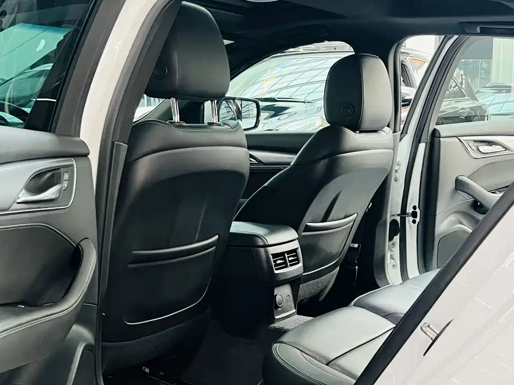 Cadillac CT5 — фото 6