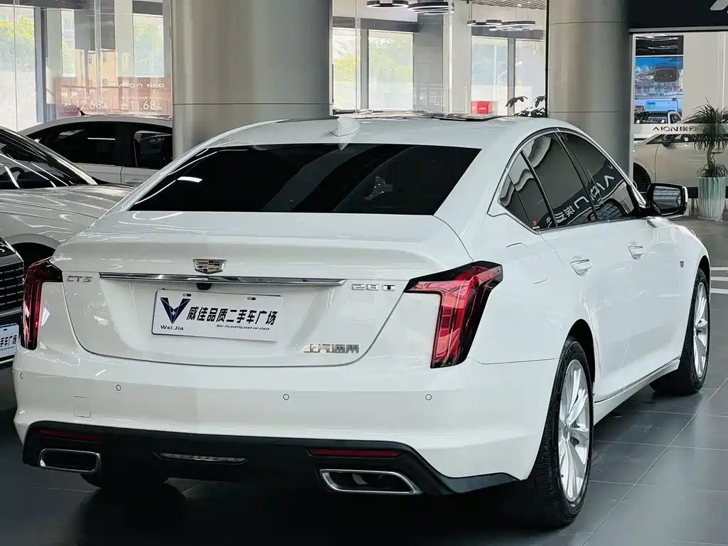 Cadillac CT5 — фото 7