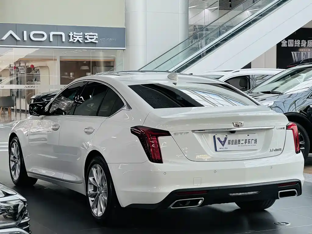 Cadillac CT5 — фото 8