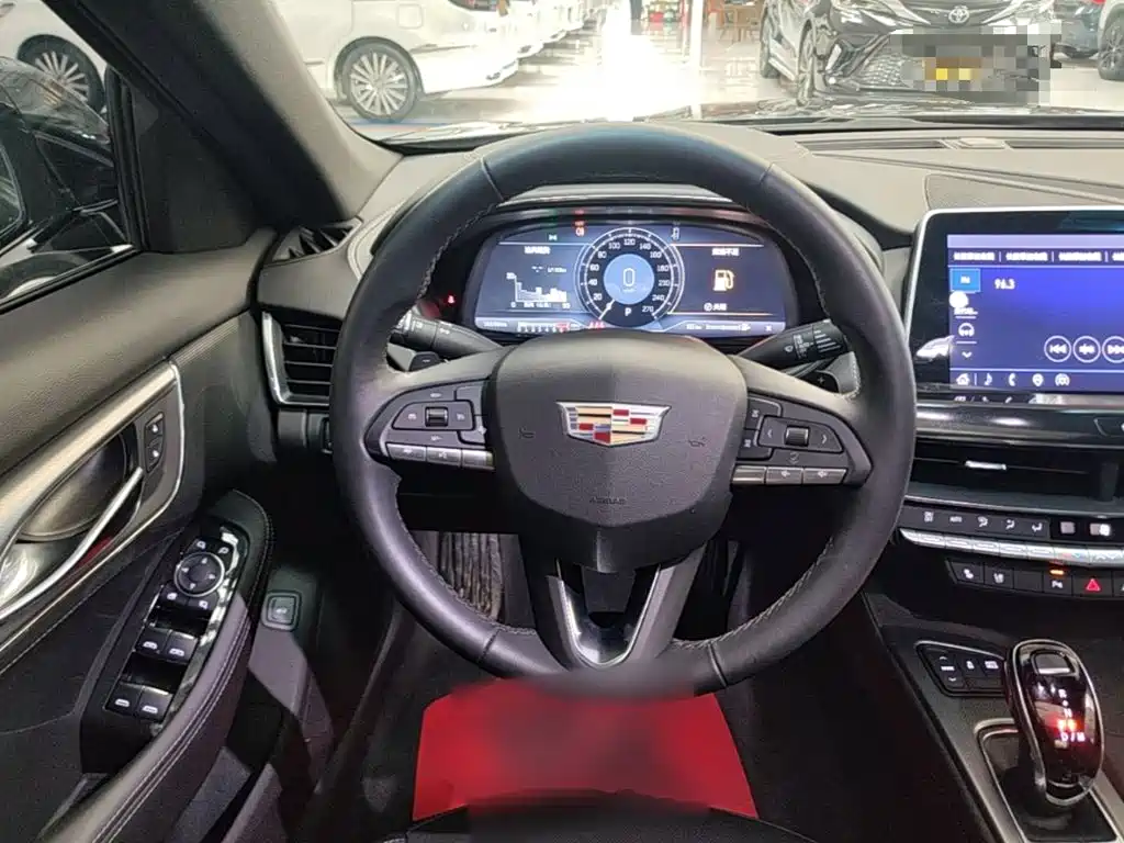 Cadillac CT5 — фото 11