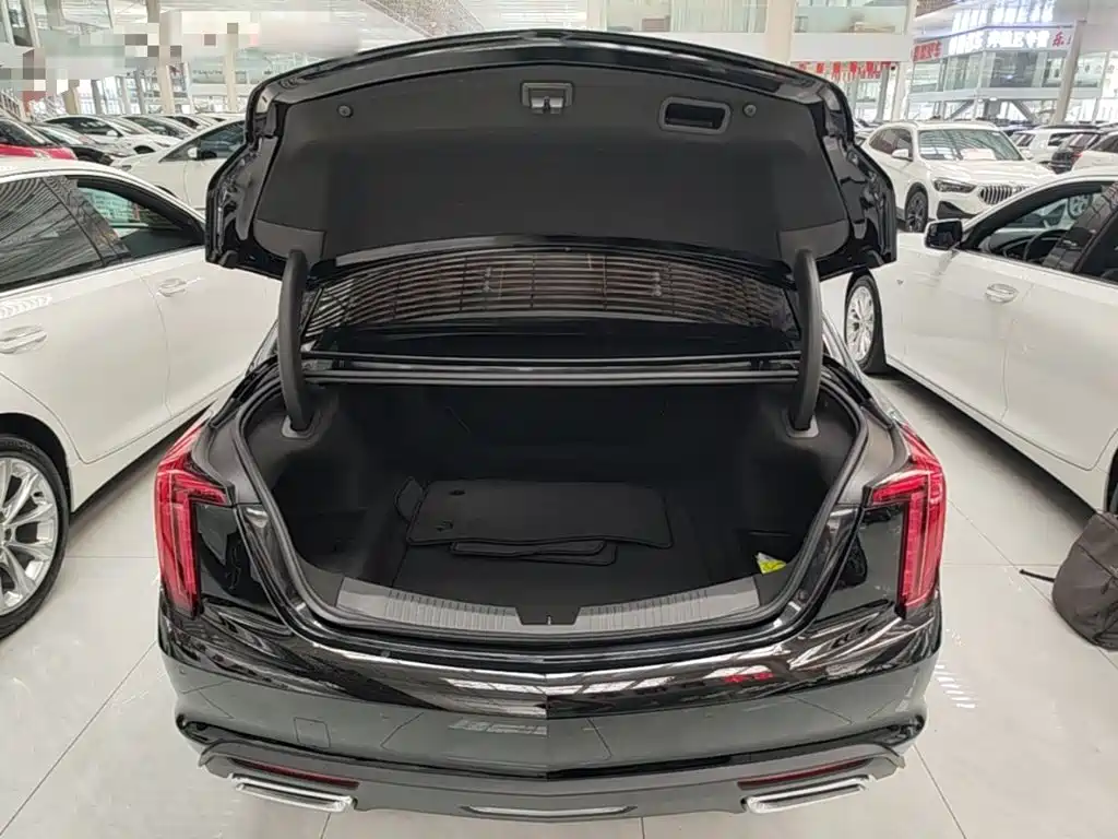 Cadillac CT5 — фото 19