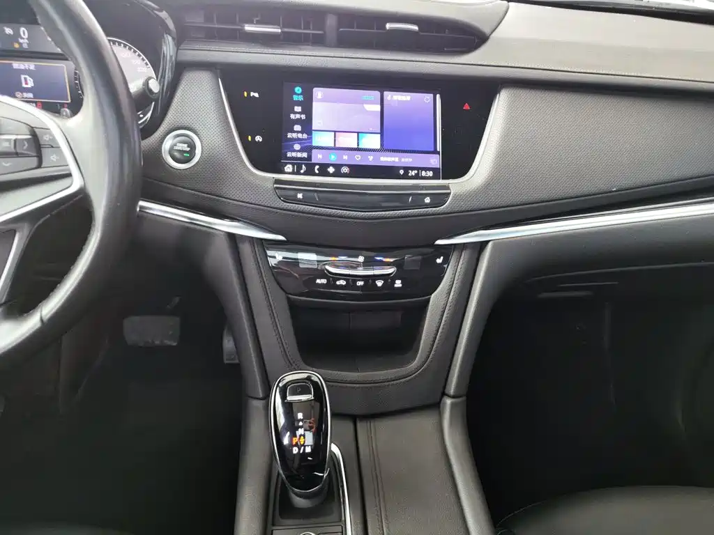 Cadillac XT5 — фото 13