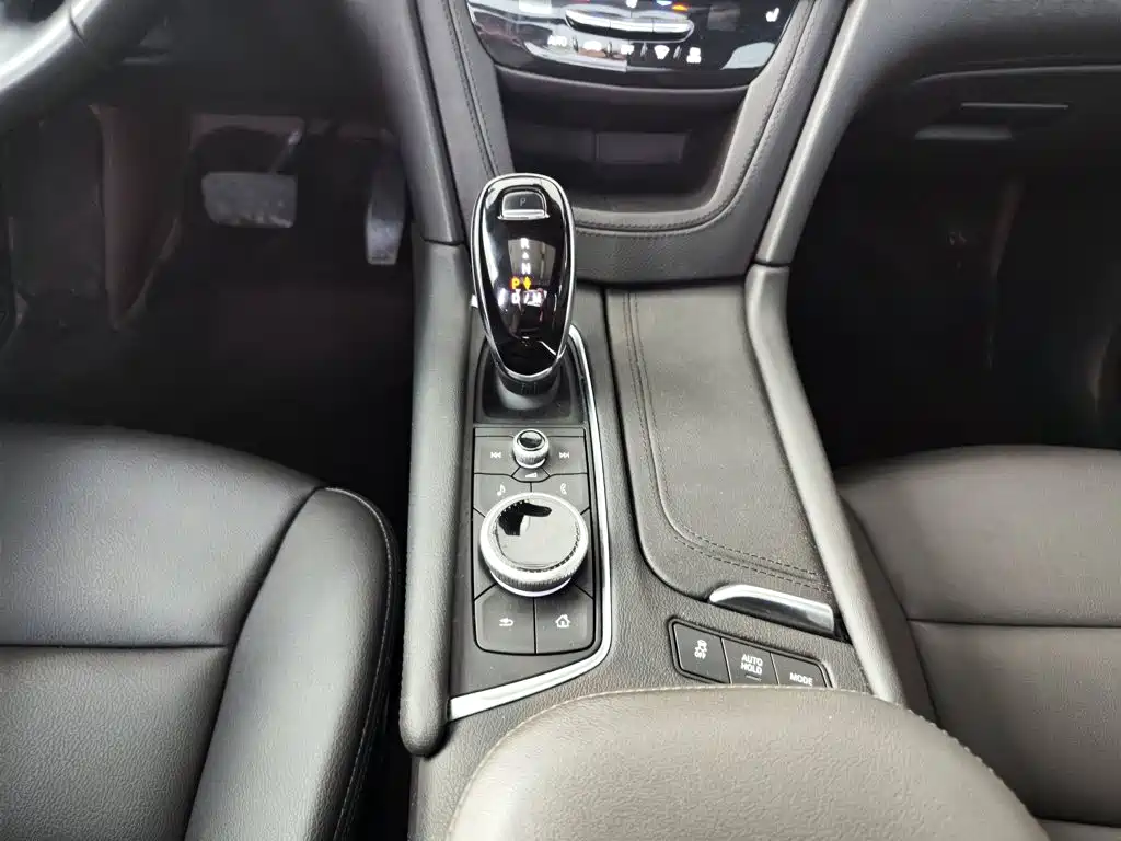 Cadillac XT5 — фото 14