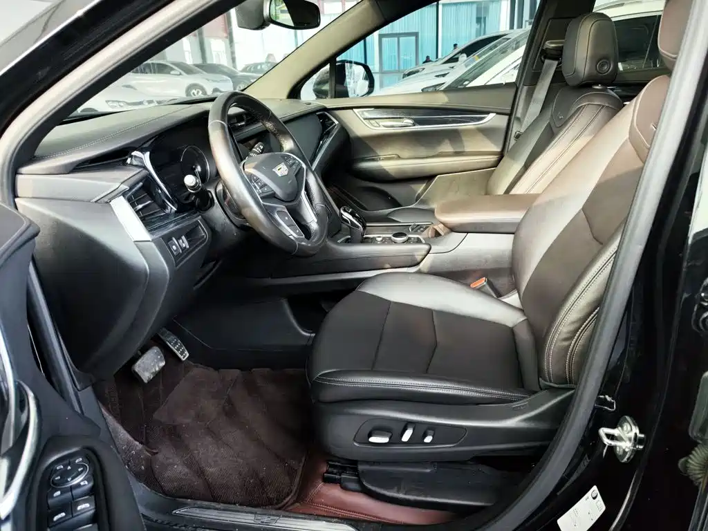 Cadillac XT5 — фото 15