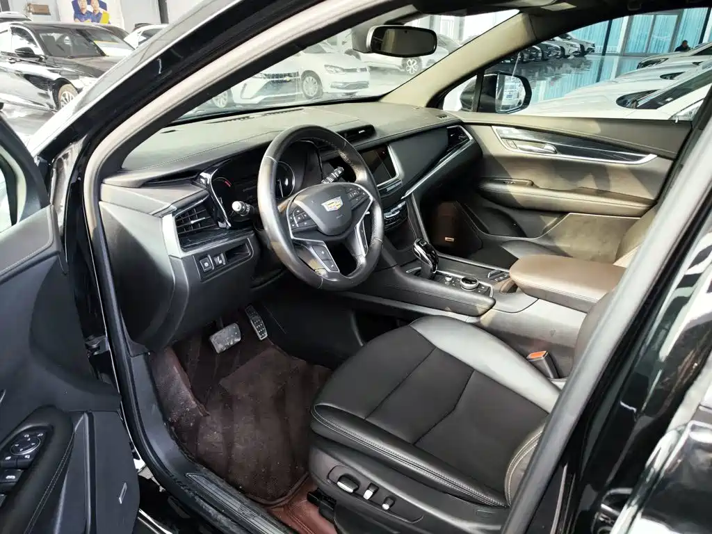 Cadillac XT5 — фото 16