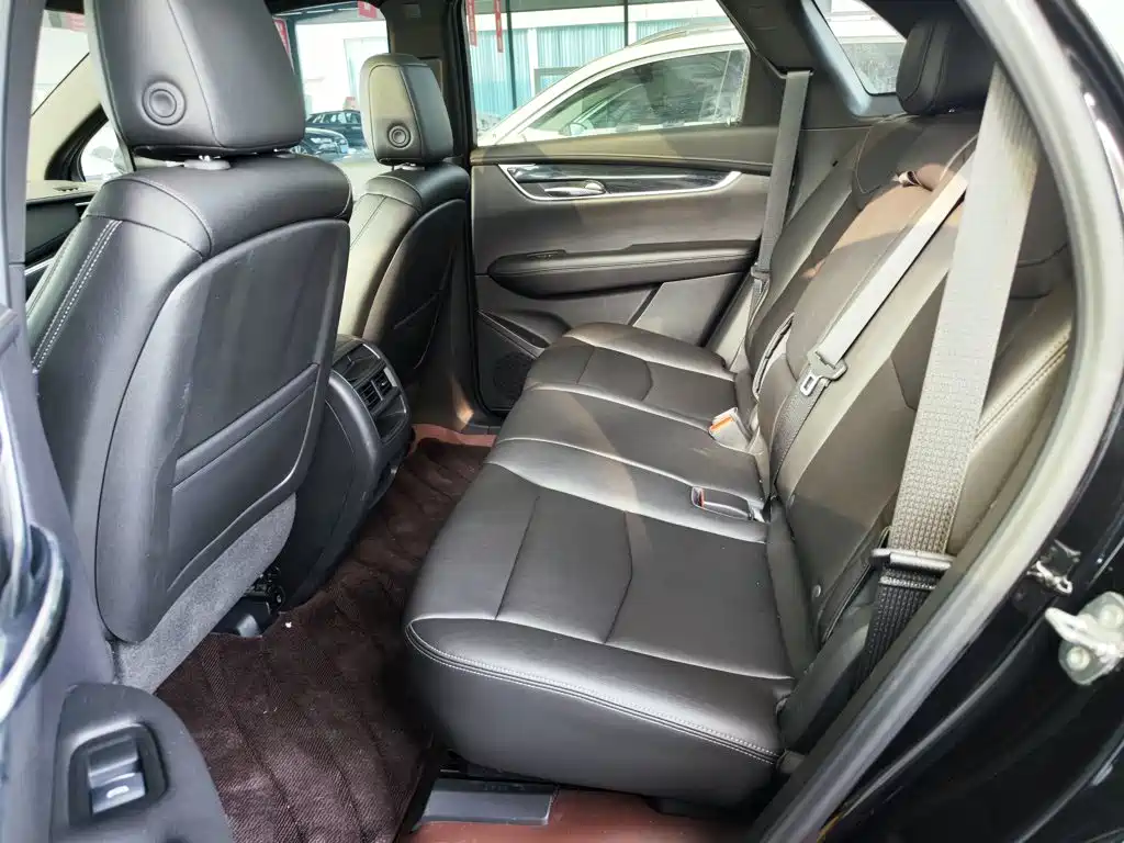 Cadillac XT5 — фото 17