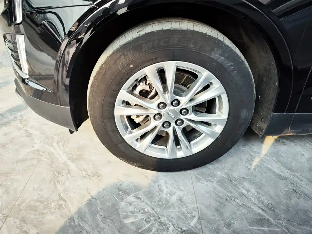 Cadillac XT5 — фото 23