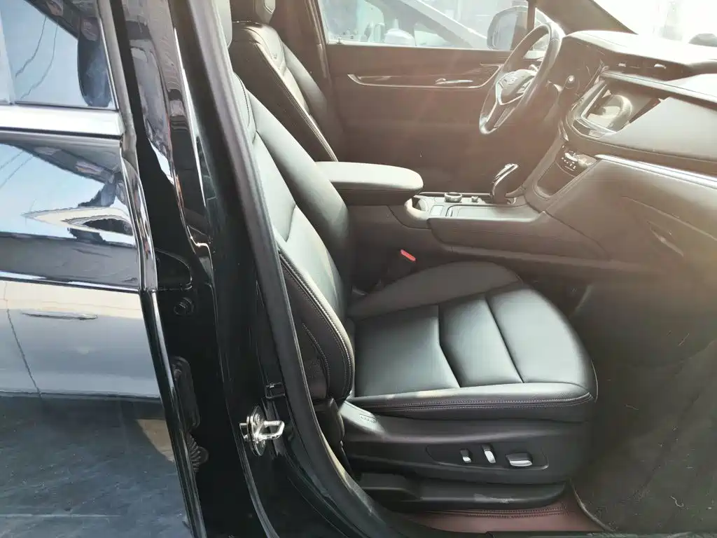 Cadillac XT5 — фото 25