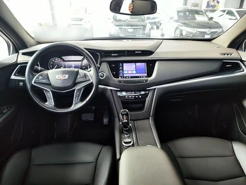 Cadillac XT5 — фото 10