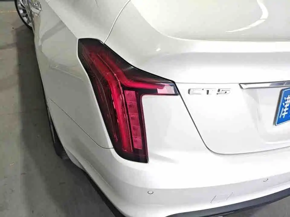 Cadillac CT5 — фото 8