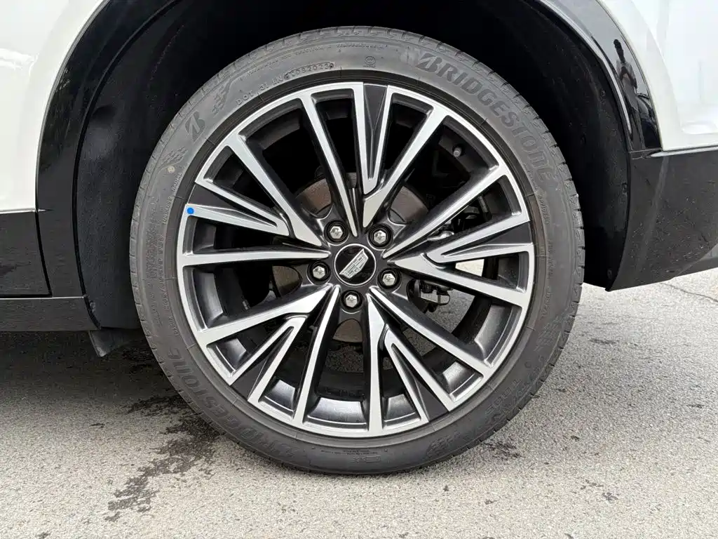 Cadillac GT4 — фото 14