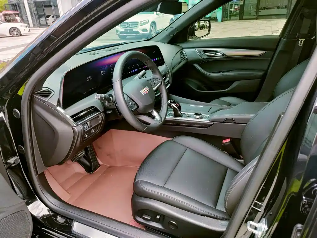 Cadillac CT5 — фото 13