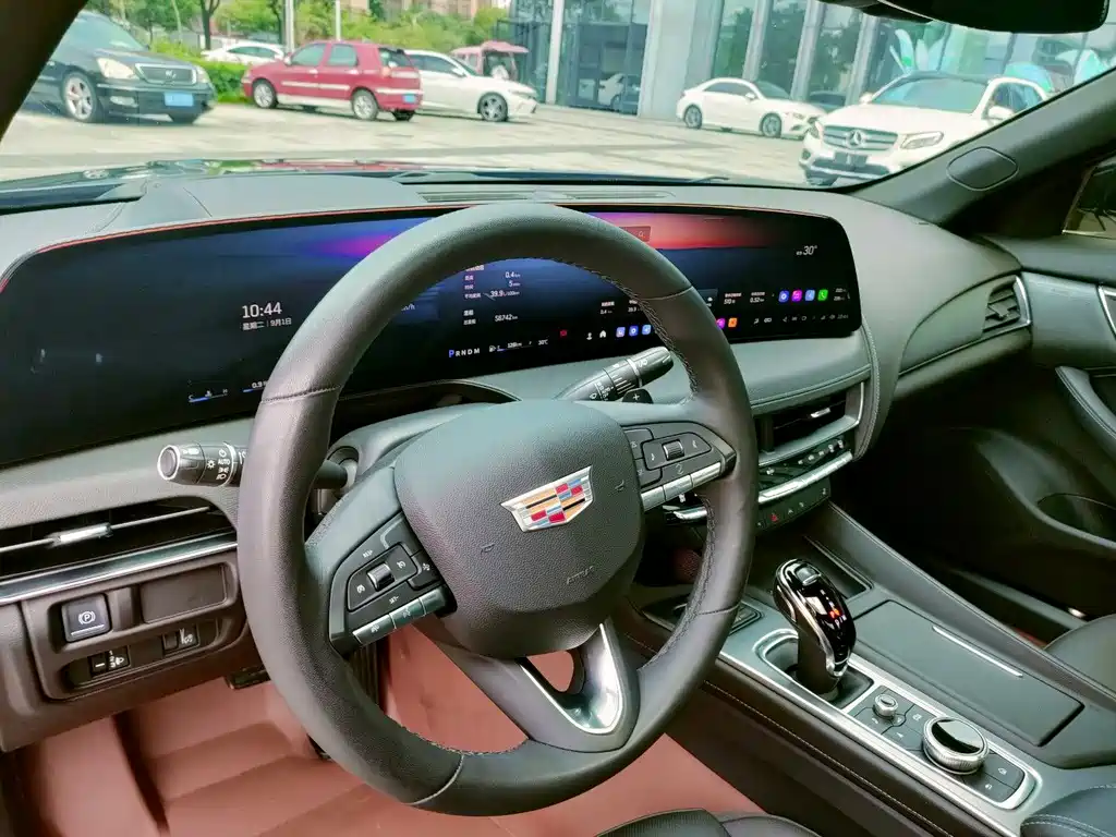 Cadillac CT5 — фото 15