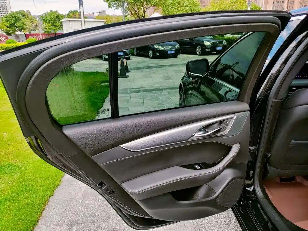 Cadillac CT5 — фото 18