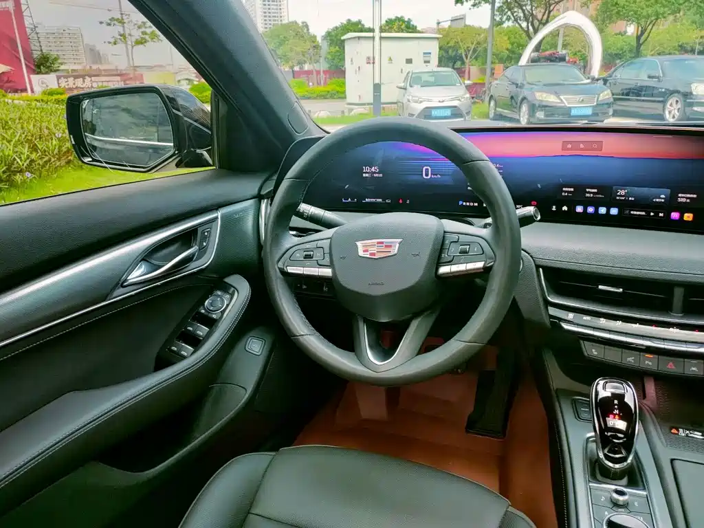 Cadillac CT5 — фото 23