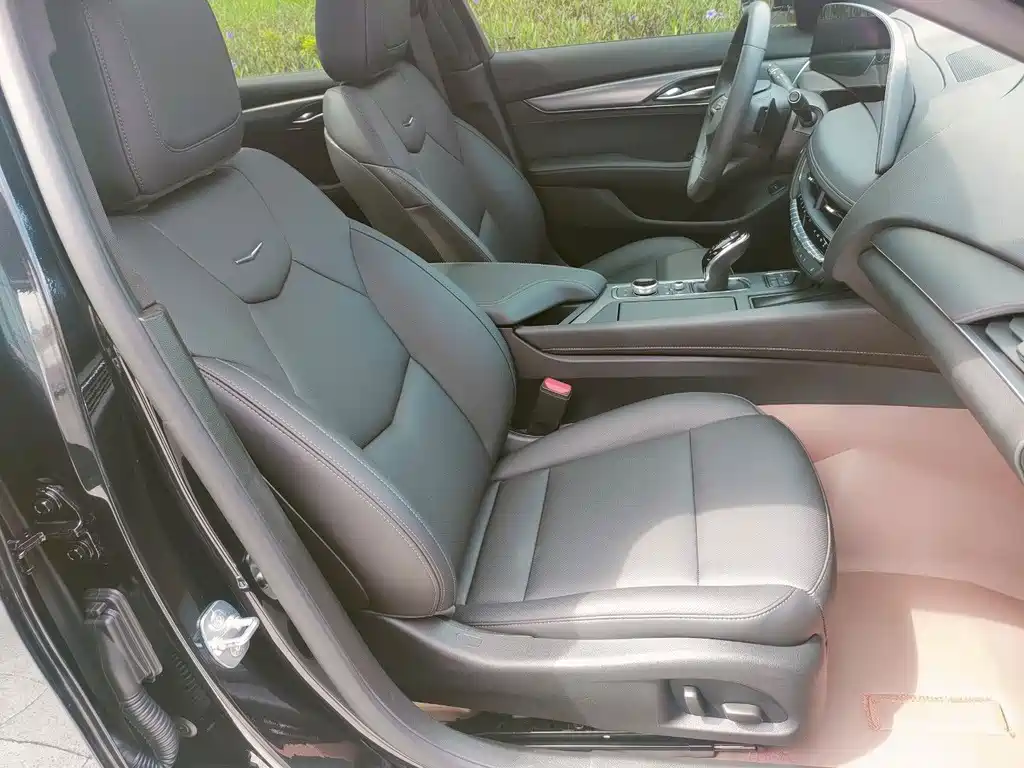 Cadillac CT5 — фото 28