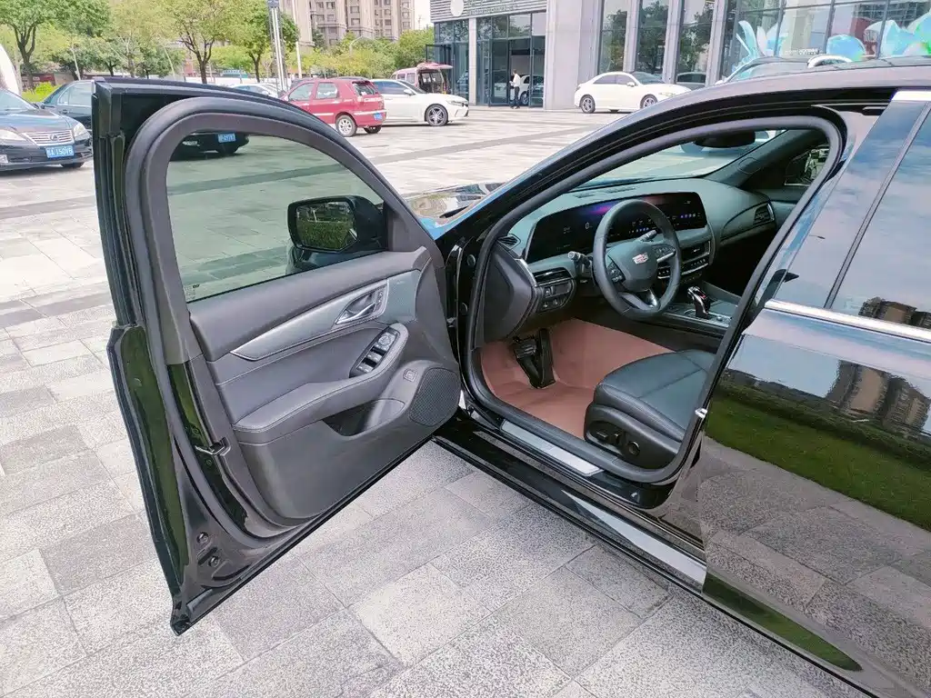 Cadillac CT5 — фото 10