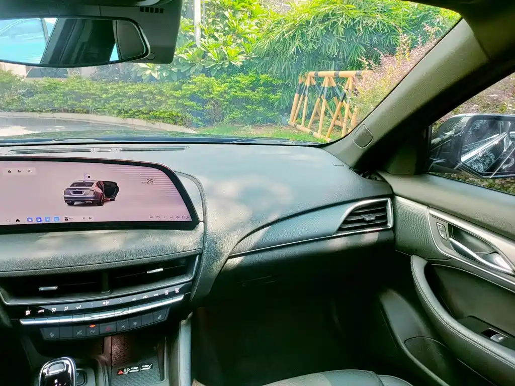 Cadillac CT5 — фото 34