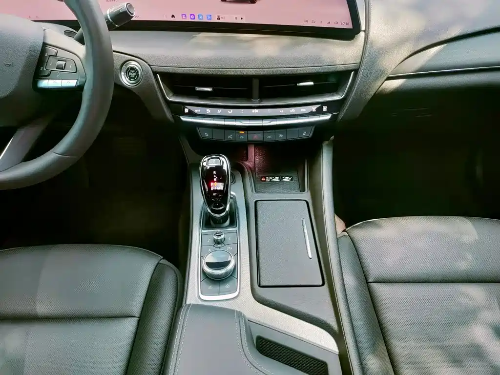 Cadillac CT5 — фото 36