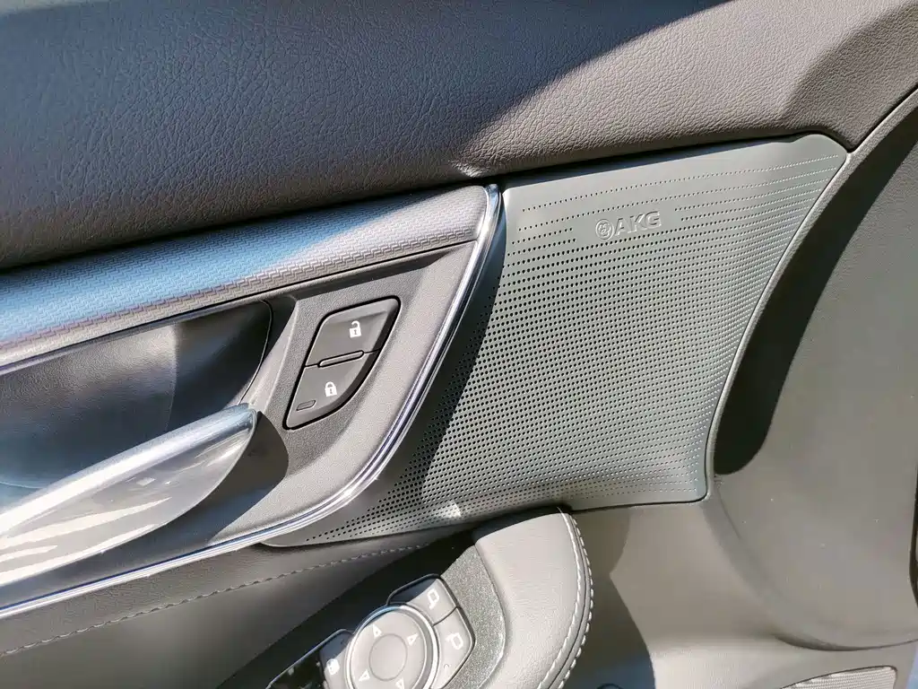 Cadillac CT5 — фото 13