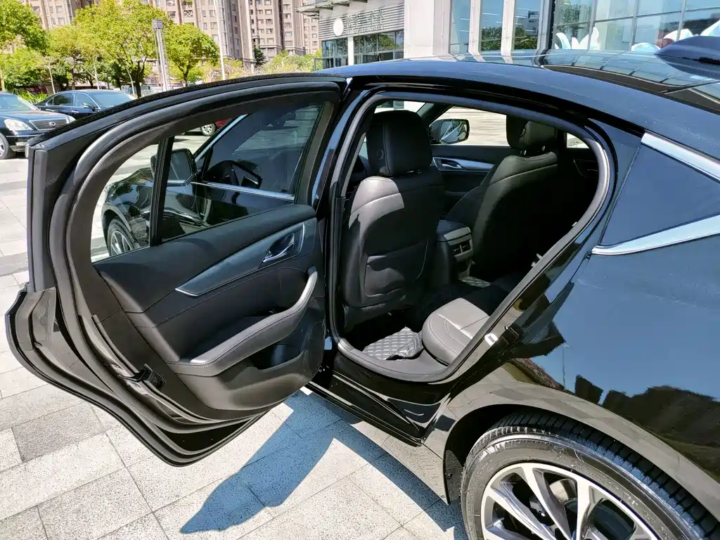 Cadillac CT5 — фото 18
