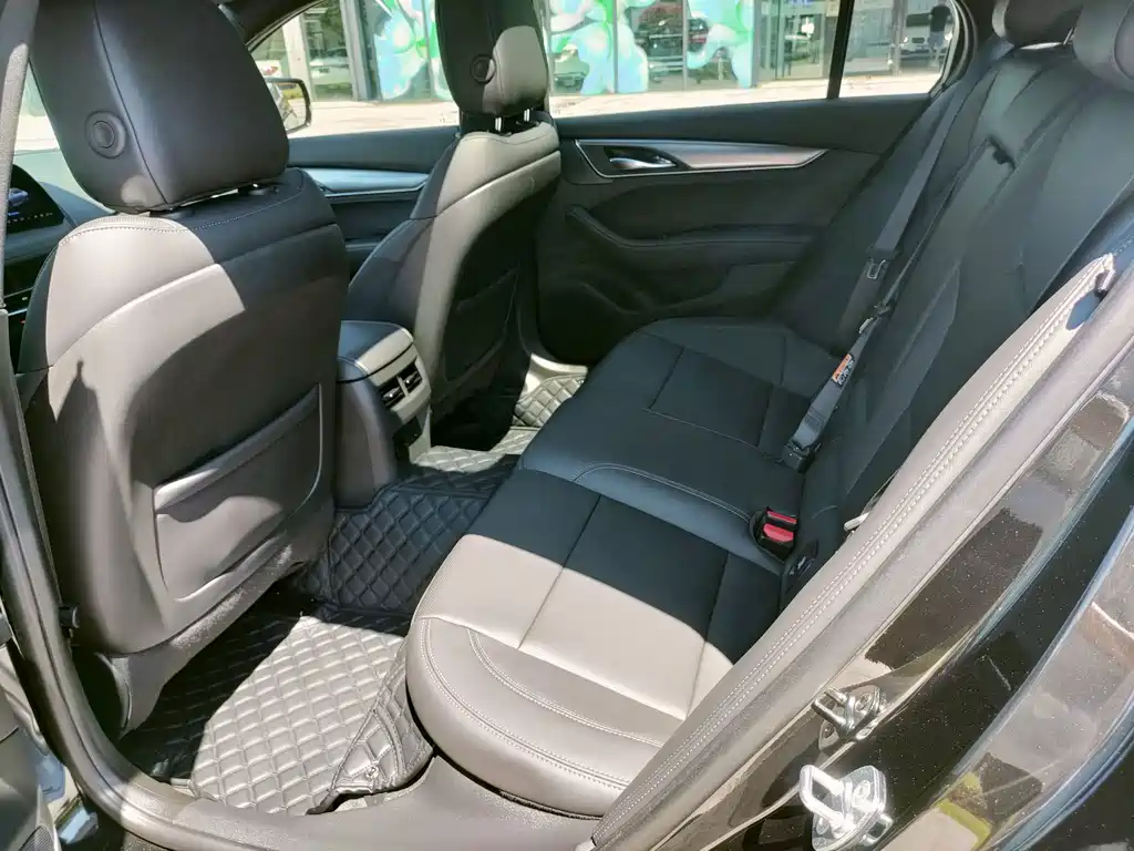 Cadillac CT5 — фото 20