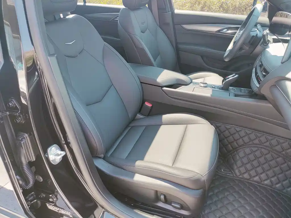 Cadillac CT5 — фото 31