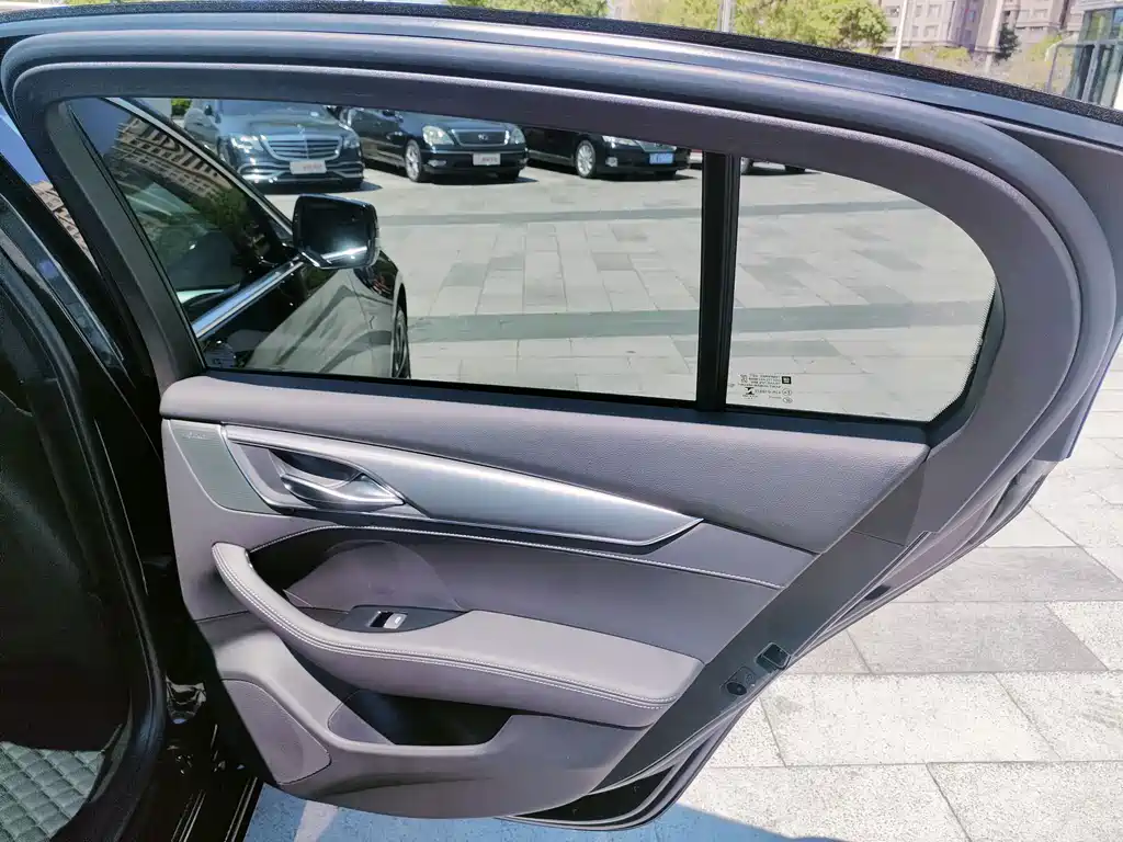 Cadillac CT5 — фото 33