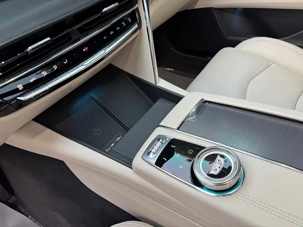 Cadillac CT6 — фото 15