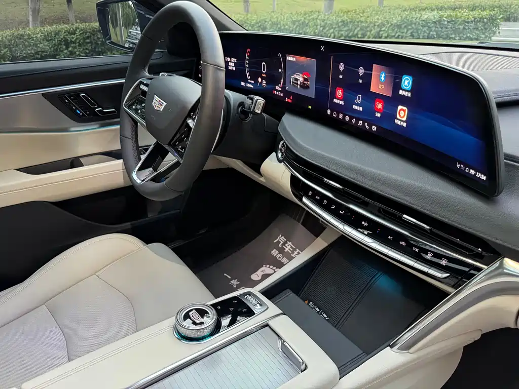 Cadillac CT6 — фото 18